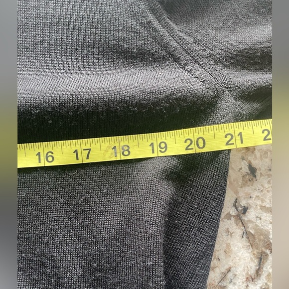 Men’s Calvin Klein v-neck sweater. Medium - Picture 4 of 4